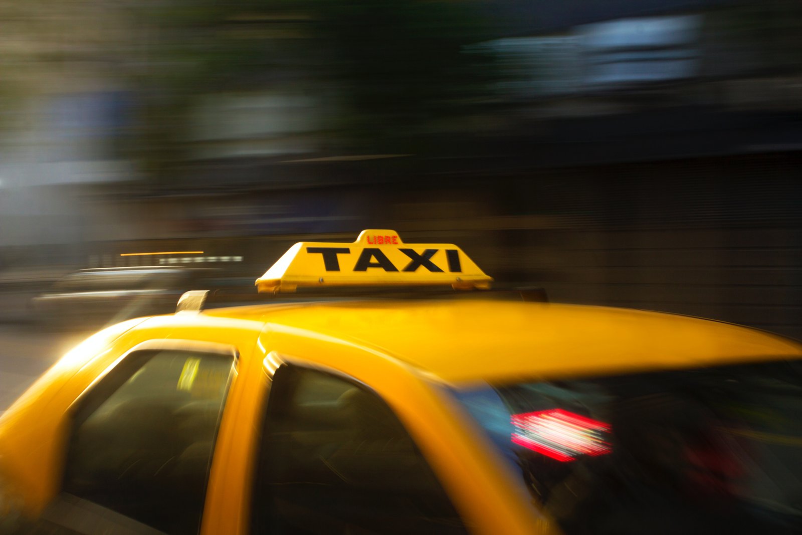 Beek - veilig vervoer deur tot deur betrouwbare chauffeur snelle route comfortabel reizen zorgeloos vervoer efficiënte rit